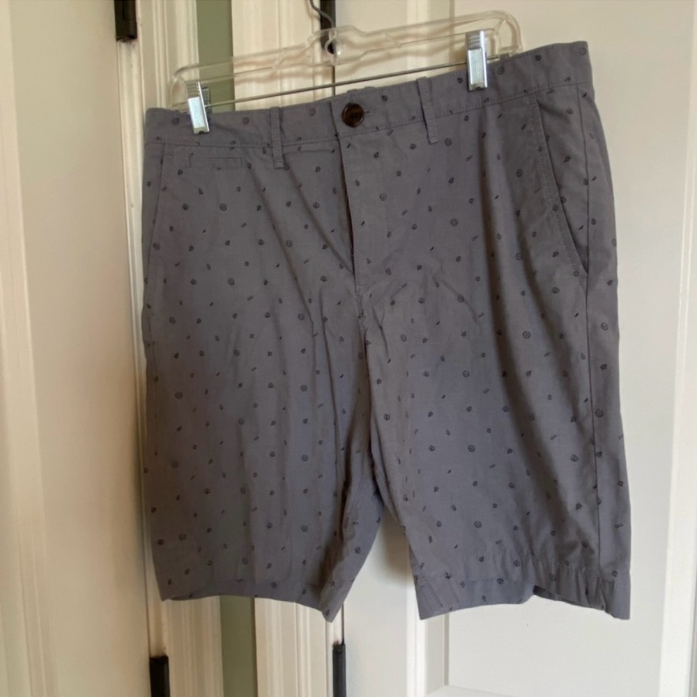 Mens Shorts size 34 Penguin
